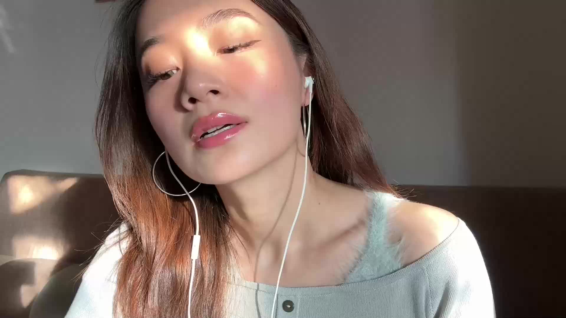 #lin  用嘴舔镜头