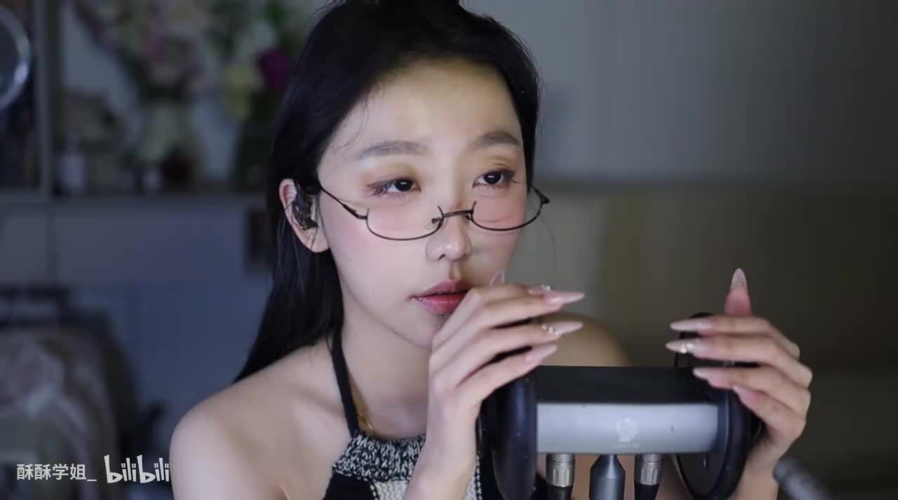 #酥酥学姐 舔舔小耳朵